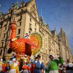 NEW YORK - NOVEMBER 27: Parade participants guide a turkey float at the annual Macy's Thanksgiving Day Parade on November 27, 2008 in New York City. (Photo by Yana Paskova/Getty Images)
