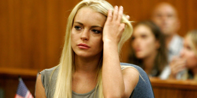 BEVERLY HILLS, CA - JULY 20: Actress Lindsay Lohan surrenders at the Beverly Hills Courthouse to serve her 90 day jail sentence on July 20, 2010 in Beverly Hills, California. Lindsay Lohan was found in violation of her probation for the August 2007 no-contest plea to drug and alcohol charges stemming from two separate traffic accidents.