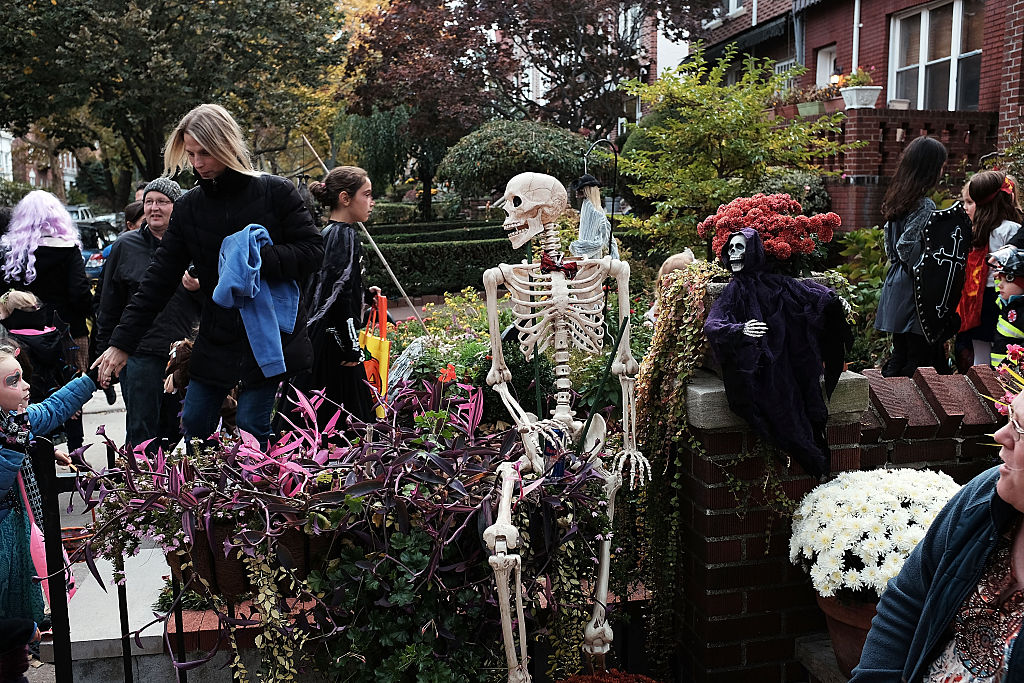 NEW YORK, NY - OCTOBER 31: People trick-or-treat in a Brooklyn neighborhood on Halloween night on October 31, 2015 in New York City. Throughout the country children and adults are dressing-up in costumes to both scare and entertain as they make their way through neighborhoods collecting candy treats. (Photo by Spencer Platt/Getty Images)