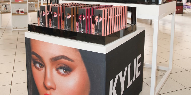 HOUSTON, TX - NOVEMBER 18: Kylie Jenner visited an Ulta Beauty location in Houston, Texas to celebr...