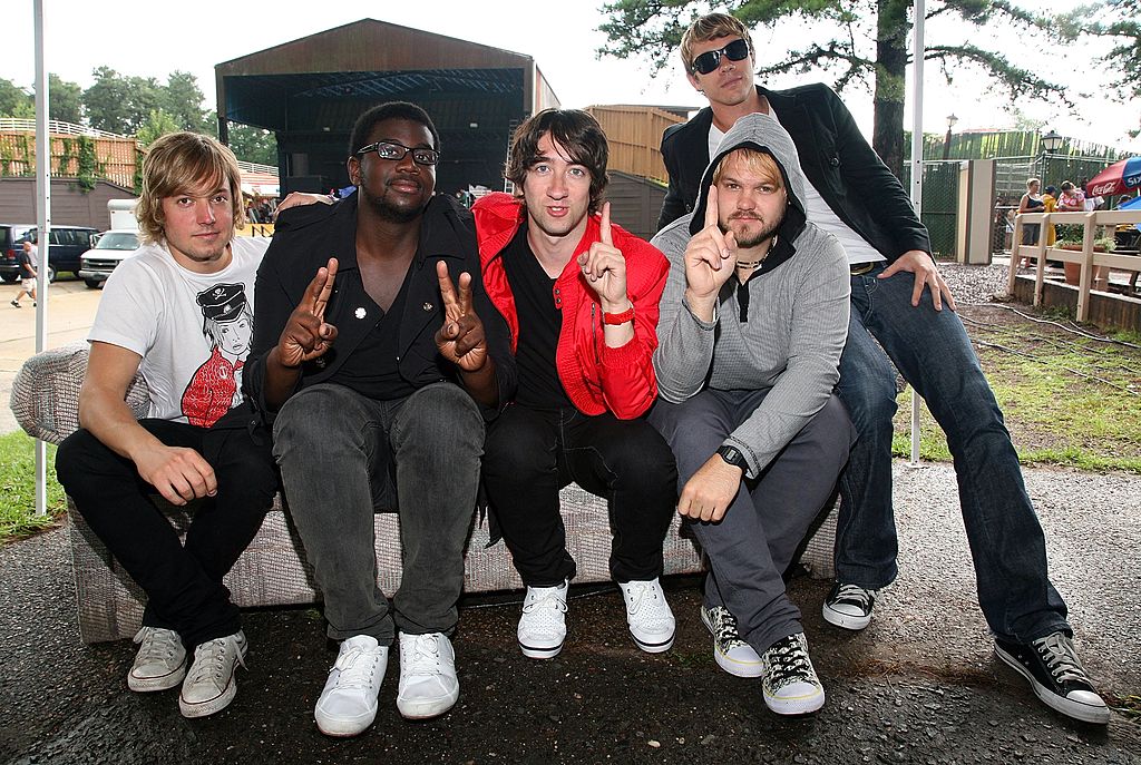 JACKSON, NJ - JULY 29: Plain White T's band members guitarists Dave Tirio (L), Mike Retondo (2nd R) and Tim Lopez (R), drummer De'Mar Hamilton (2nd L) and lead singer Tom Higgenson (C) pose for photos before their concert at Six Flags Great Adventure presented by mtvU on July 29, 2007 in Jackson, New Jersey. (Photo by Astrid Stawiarz/Getty Images)